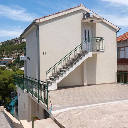 פרימוסטן Apartments Ivica מראה חיצוני תמונה