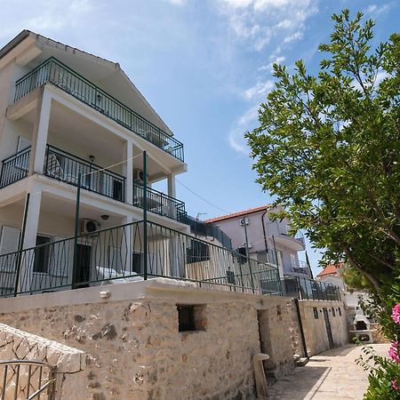 פרימוסטן Apartments Ivica מראה חיצוני תמונה