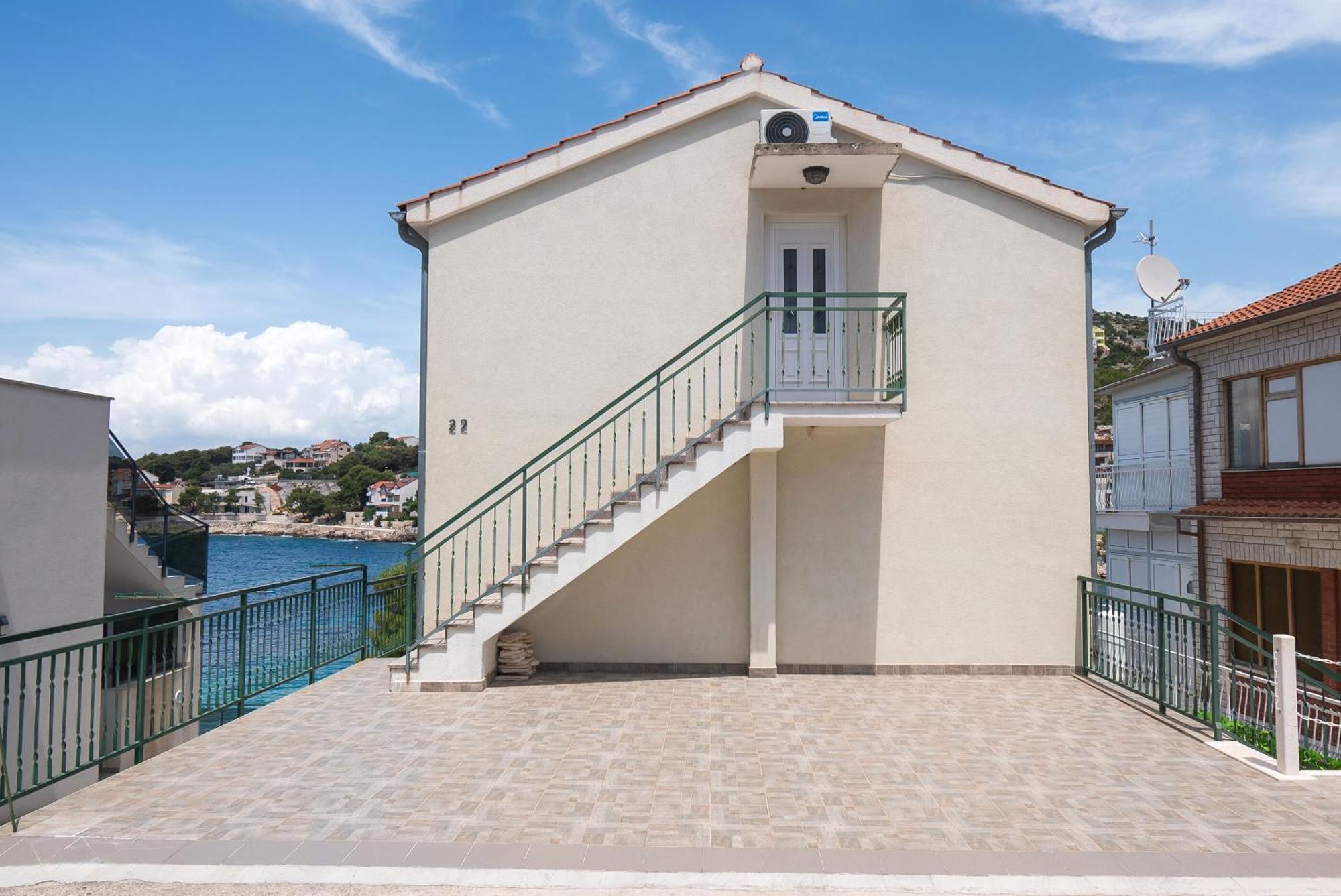 פרימוסטן Apartments Ivica מראה חיצוני תמונה