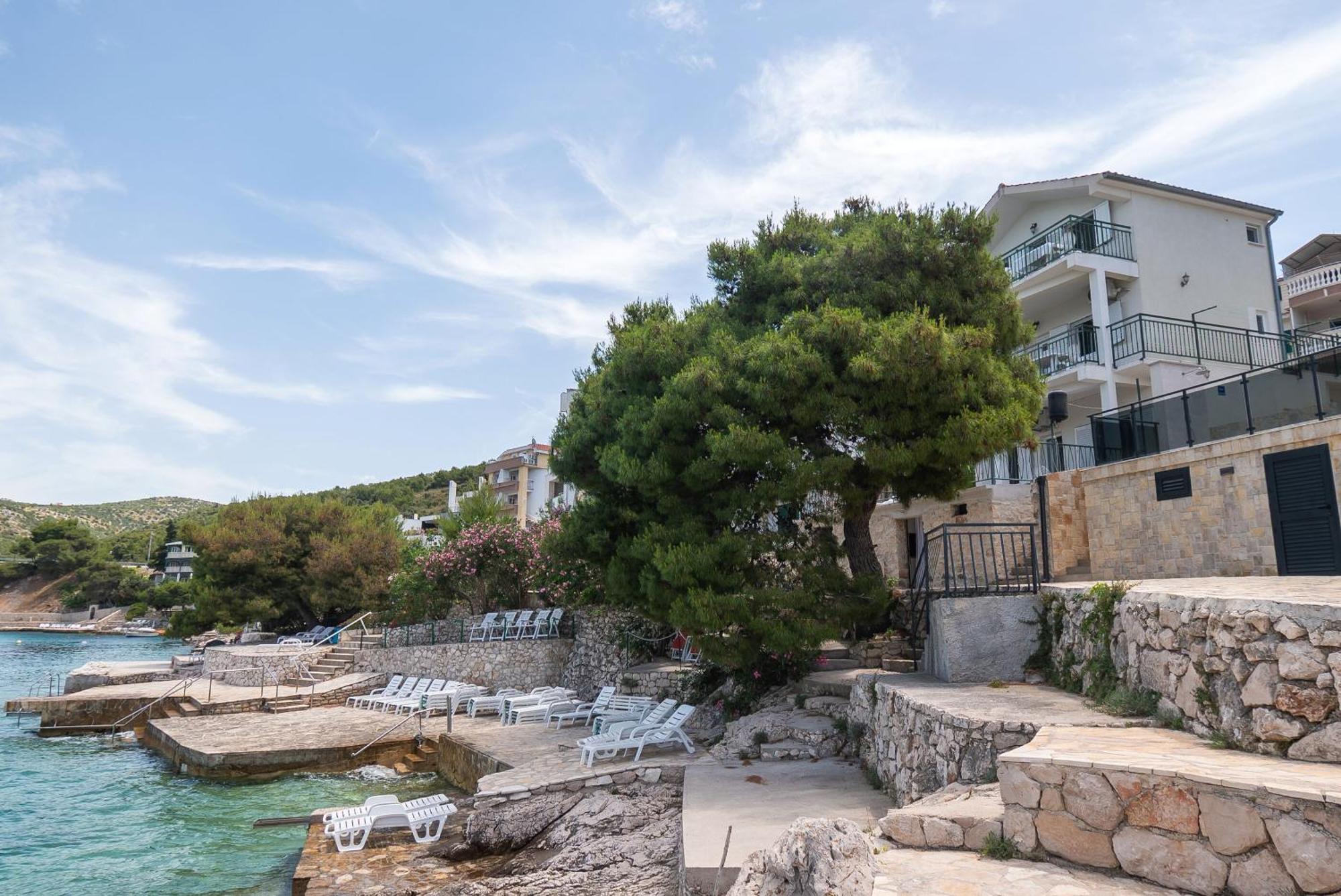 פרימוסטן Apartments Ivica מראה חיצוני תמונה