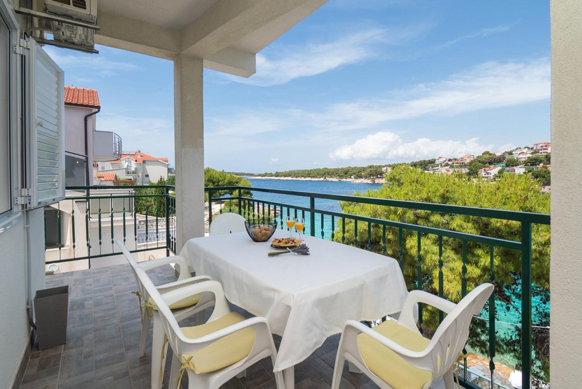 פרימוסטן Apartments Ivica מראה חיצוני תמונה
