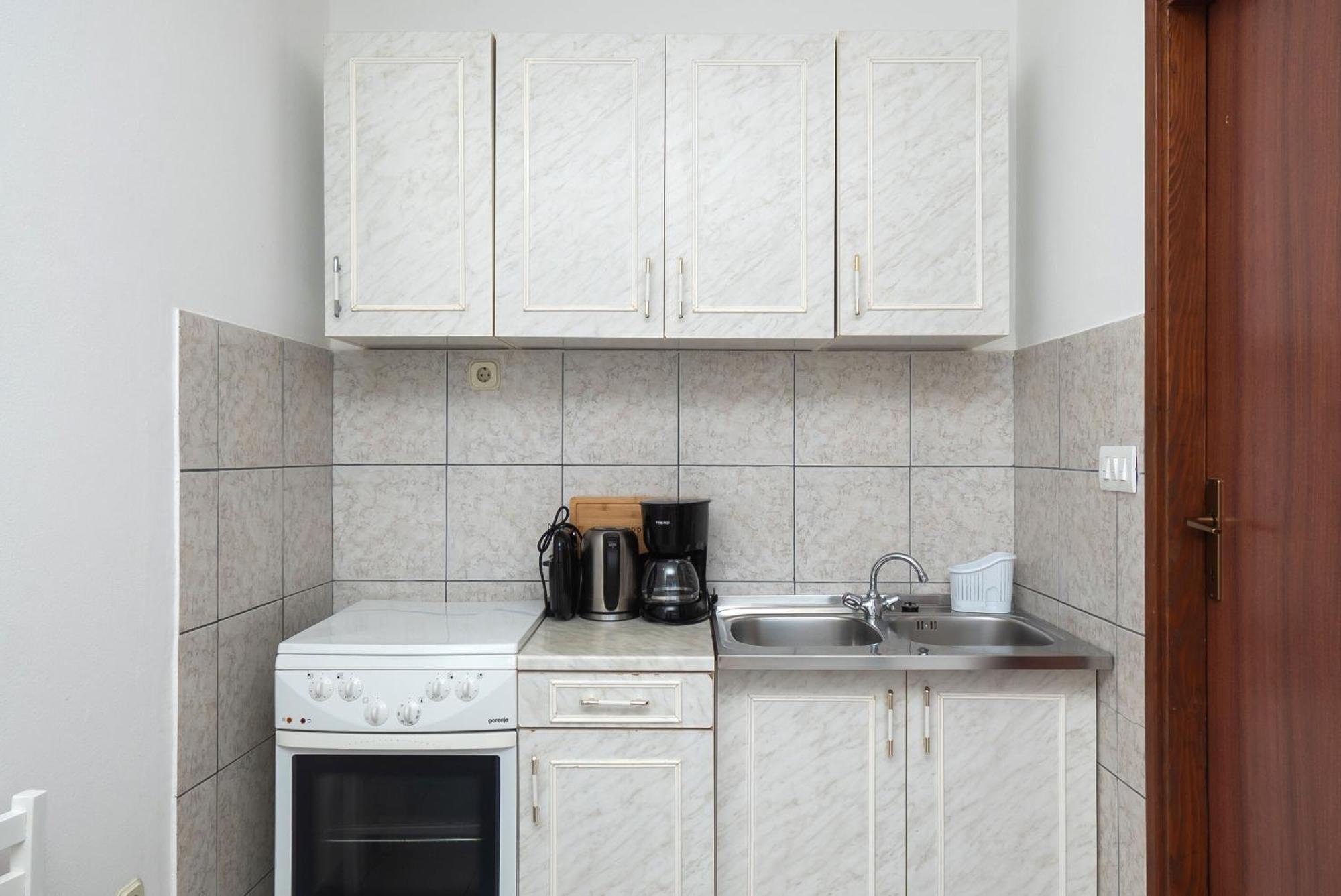 פרימוסטן Apartments Ivica מראה חיצוני תמונה