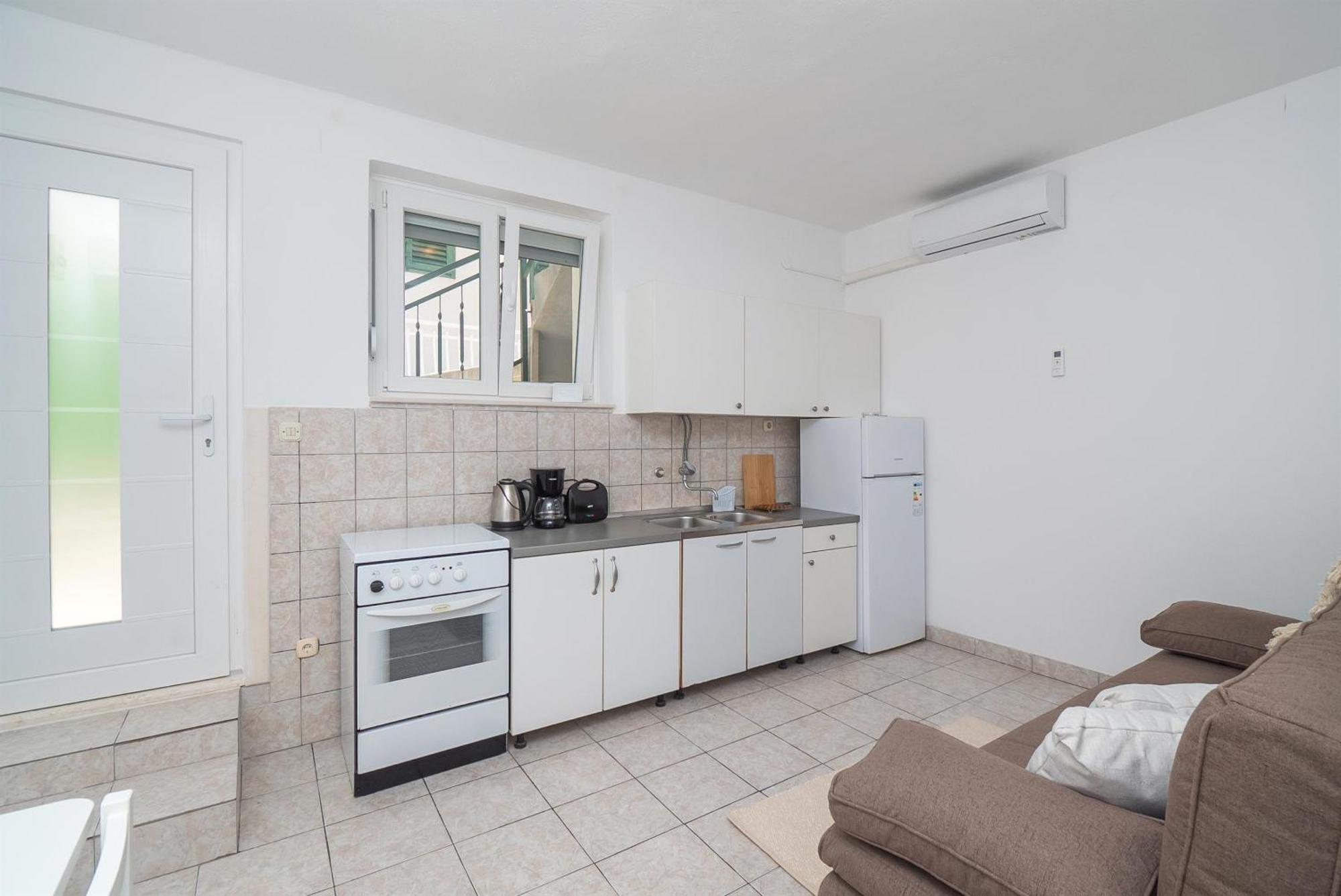 פרימוסטן Apartments Ivica מראה חיצוני תמונה