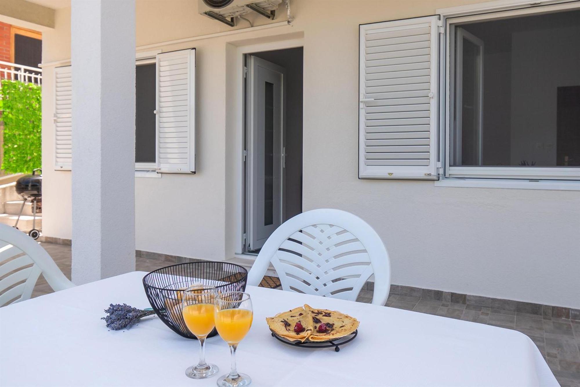 פרימוסטן Apartments Ivica מראה חיצוני תמונה