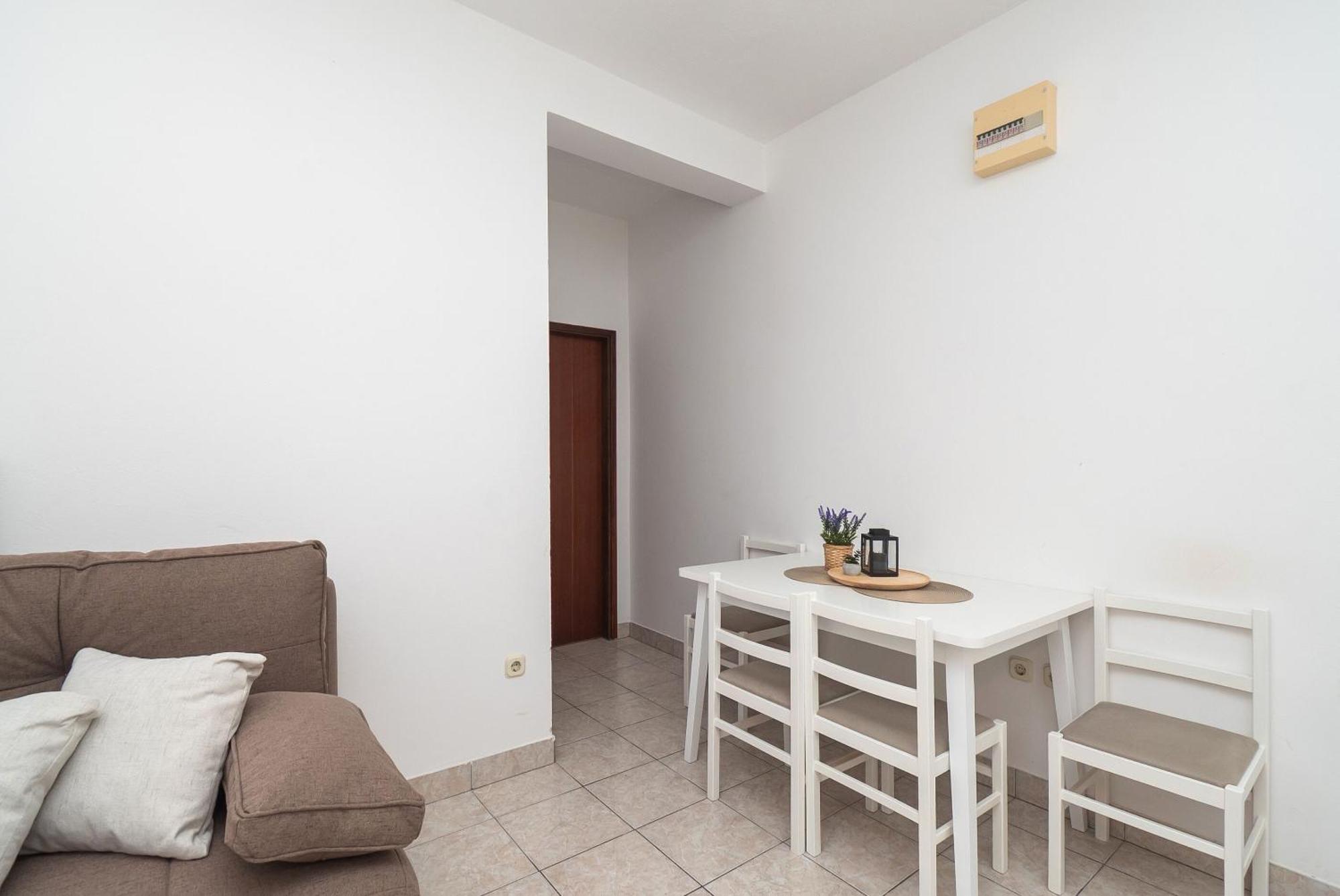 פרימוסטן Apartments Ivica מראה חיצוני תמונה