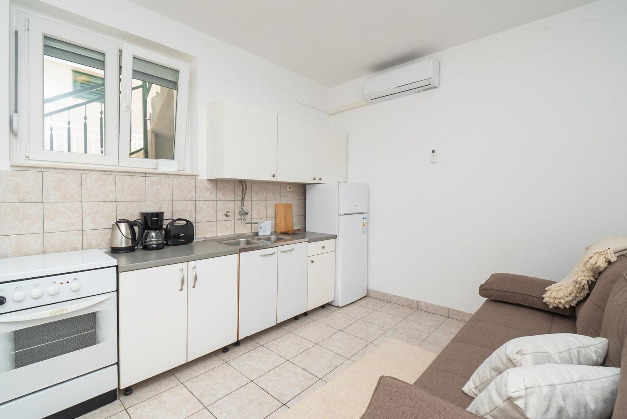 פרימוסטן Apartments Ivica מראה חיצוני תמונה