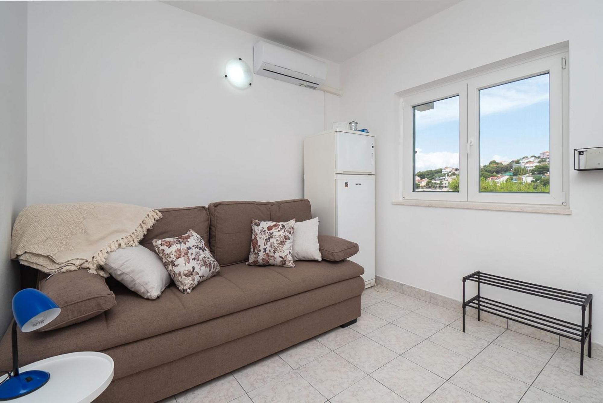 פרימוסטן Apartments Ivica מראה חיצוני תמונה