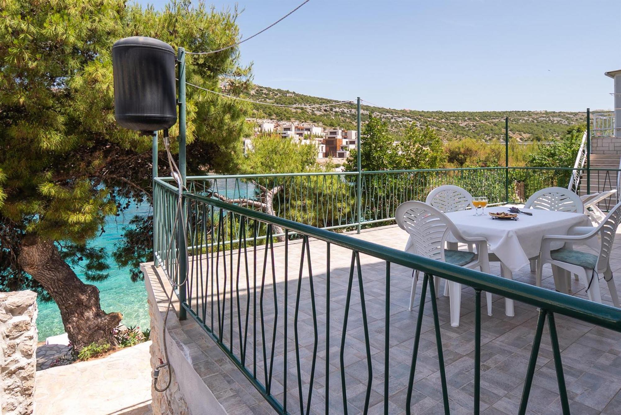 פרימוסטן Apartments Ivica מראה חיצוני תמונה