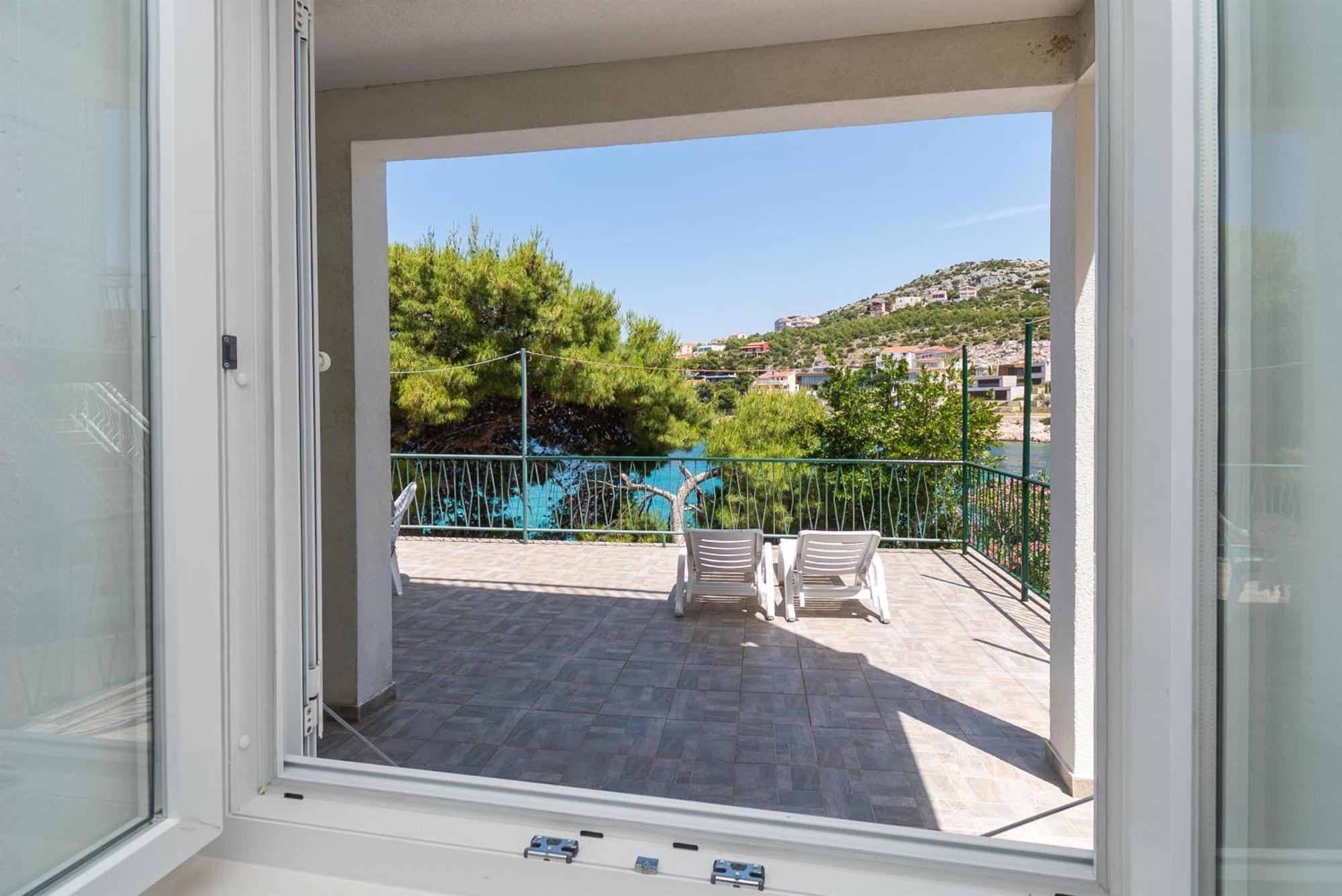 פרימוסטן Apartments Ivica מראה חיצוני תמונה